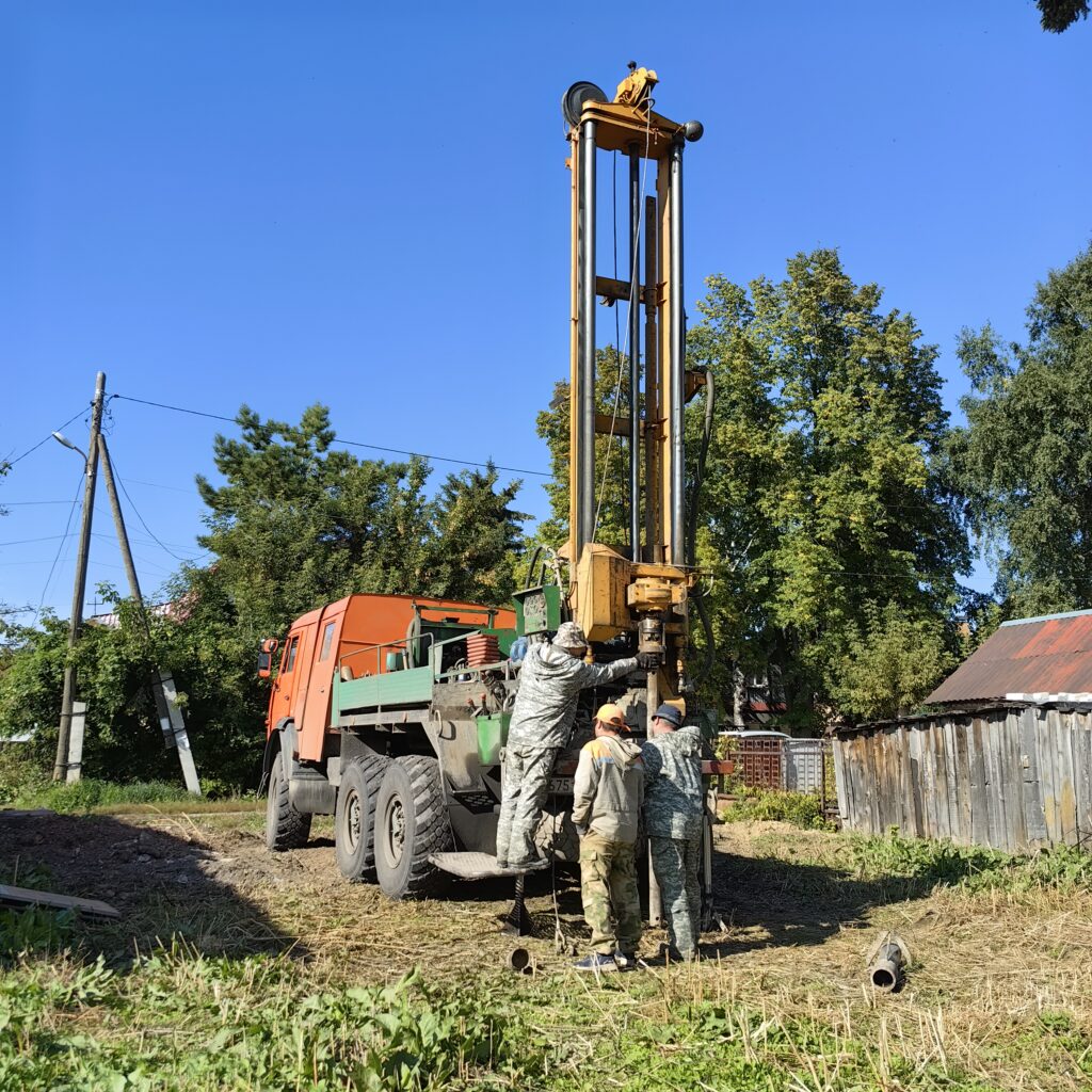 Забор грунта для геологического исследования